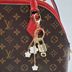 LV Gold Padlock Authentic 🔑 Luxury Bag Charm w/ Unbranded Flower Keychain